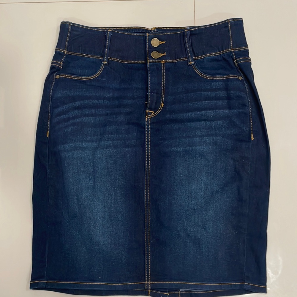APT.9 skirt